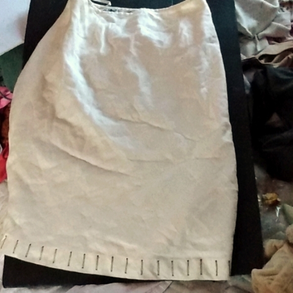 - Vintage 💯Irish linen side zip skirt with embroidered detail - Picture 1 of 8